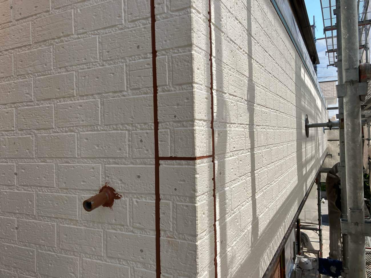 <strong>ベランダ腰壁の表面張替(シーリング処理)</strong><br>