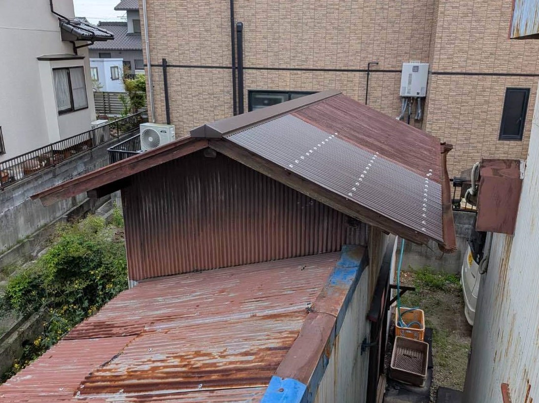 物置補修 鉄板小波貼替　施工後
