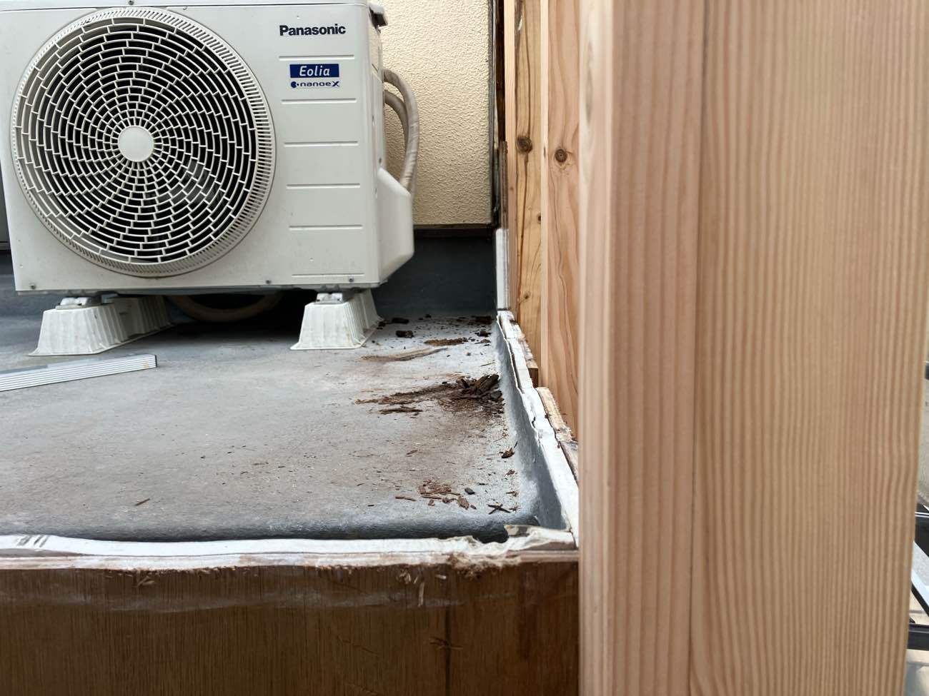 ベランダ防水立ち上がり切断