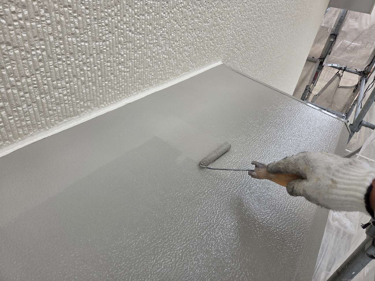 庇